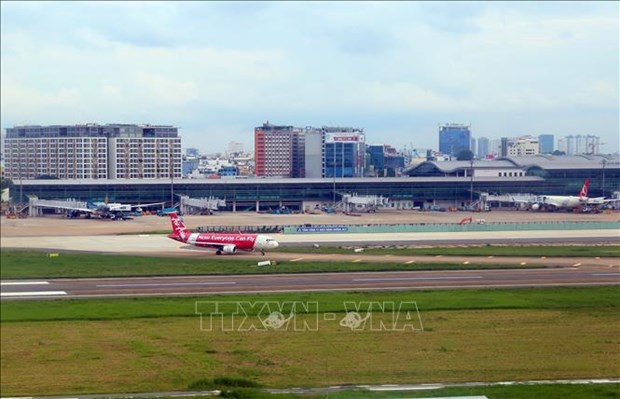 Cierran temporalmente pista de aterrizaje en aeropuerto vietnamita Tan Son Nhat hinh anh 1