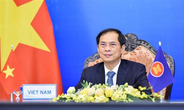 Canciller vietnamita asiste a Reunion ministerial de ASEAN en forma virtual hinh anh 1