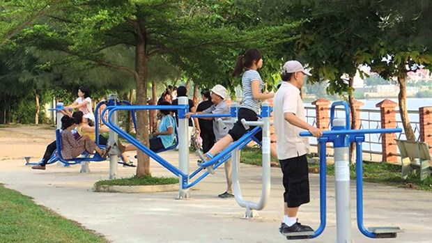 Hanoi promueve instalacion de equipamientos de gimnasios al aire libre hinh anh 1