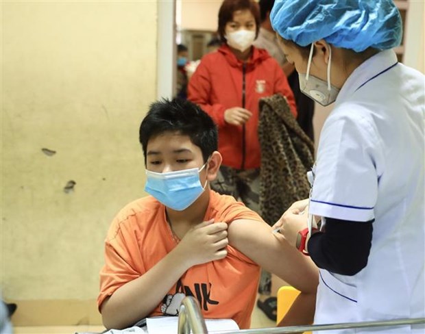 Recomiendan administrar con mucho cuidado vacunas contra COVID-19 a ninos en Vietnam hinh anh 1
