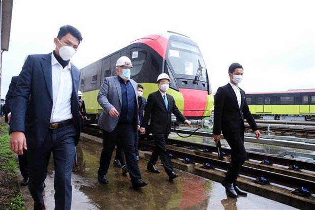 Vicepresidente ejecutivo de Comision Europea visita proyecto de ferrocarril urbano Nhon-Hanoi hinh anh 1