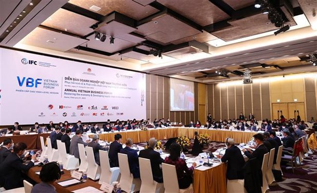Foro empresarial propone medidas para crecimiento economico de Vietnam hinh anh 1