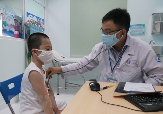Felicitan a galenos de Hanoi por el Dia del Medico Vietnamita hinh anh 1