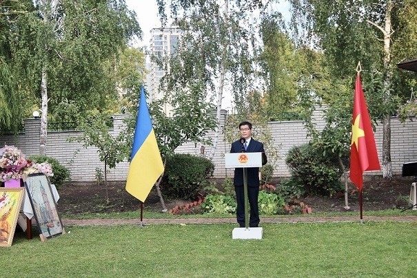 Comunidad vietnamita en Ucrania sigue monitoreando situacion con calma, afirma embajador hinh anh 1