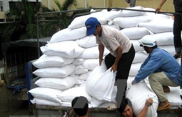 Suministran arroz a provincias centrales vietnamitas afectadas por el COVID-19 hinh anh 1