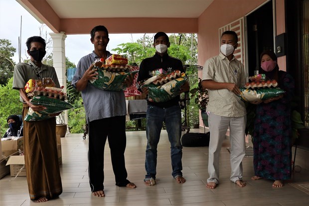 Brindan asistencia a los cham vietnamitas necesitados en Malasia hinh anh 1