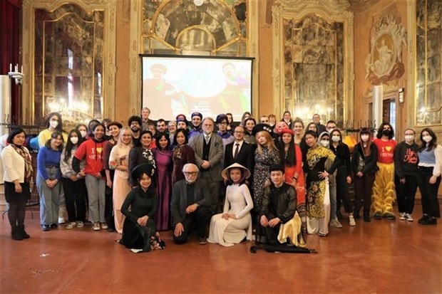 Programa “Alma de Vietnam” presenta cultural y musica vietnamitas en Italia hinh anh 1