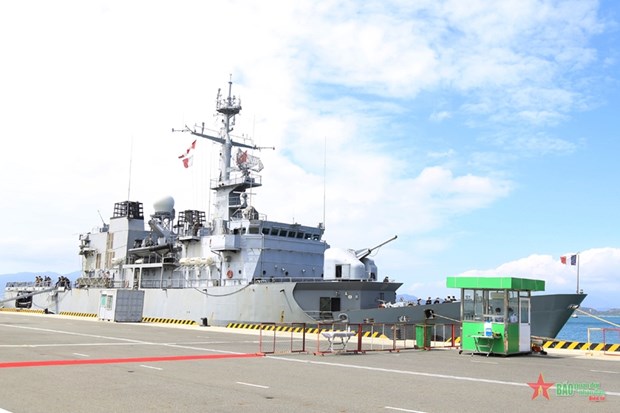 Fragata de la Marina francesa realiza visita a provincia vietnamita de Khanh Hoa hinh anh 1