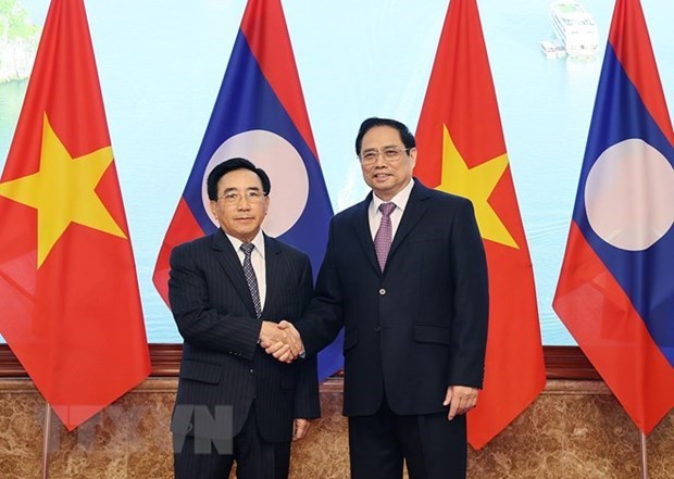 Periodico laosiano resalta cooperacion integral con Vietnam hinh anh 1