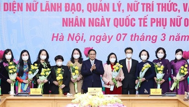 Primer Ministro vietnamita destaca contribuciones de la mujer al desarrollo nacional hinh anh 1