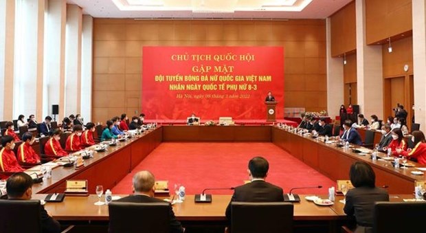 Presidente del Parlamento vietnamita felicita a la seleccion femenina de futbol hinh anh 1