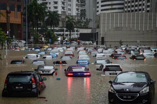 Capital malasia golpeada por inundaciones repentinas hinh anh 1