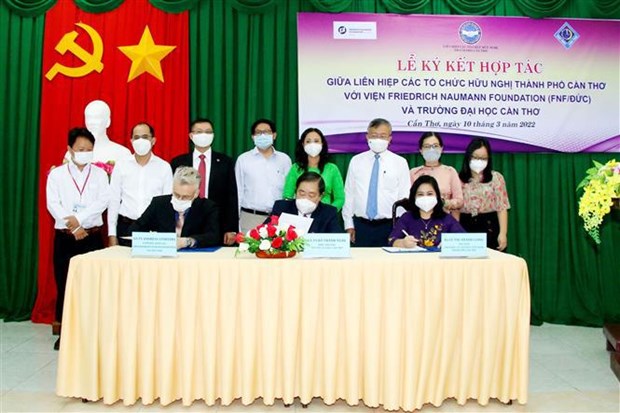 Ciudad vietnamita amplia cooperacion internacional en desarrollo empresarial hinh anh 1