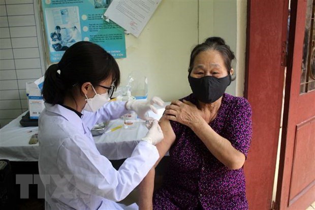 Confirma Vietnam mas de 168 mil nuevos casos del COVID-19 hinh anh 1