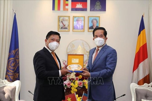 Promueven cooperacion entre Hanoi y Phnom Penh hinh anh 1
