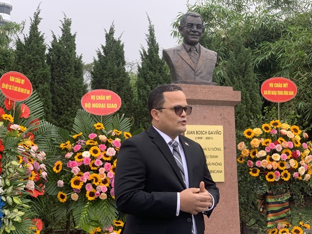 Elogia embajador dominicano legado del Presidente Ho Chi Minh hinh anh 2