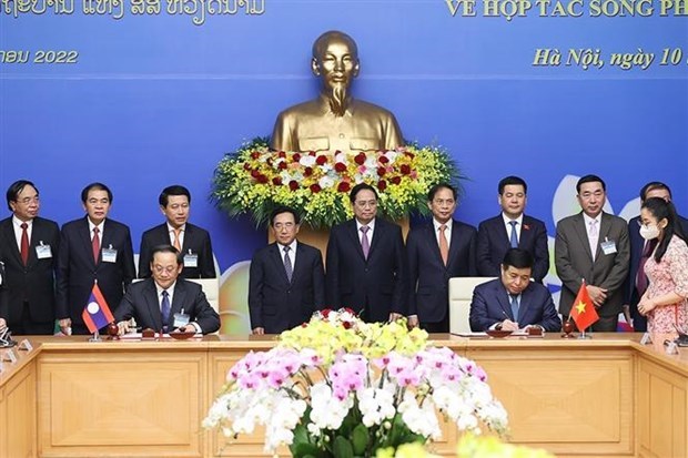 Prensa laosiana resalta nexos de solidaridad especial con Vietnam hinh anh 1