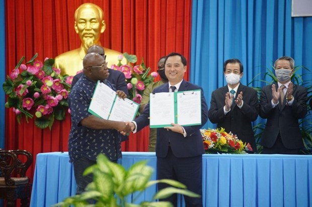 Empresa vietnamita firma contratos para exportar arroz a Sierra Leona hinh anh 3