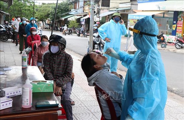 Registran mas de 141 mil casos nuevos del coronavirus en Vietnam hinh anh 1