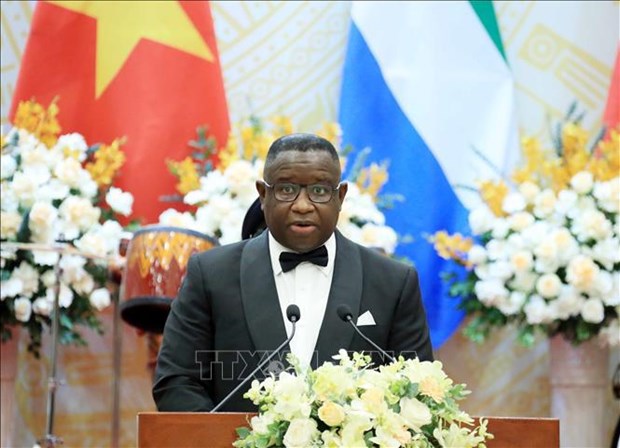 Presidente de Sierra Leona concluye visita oficial a Vietnam hinh anh 1
