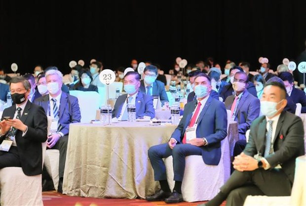 Vietnam asiste a Cumbre Empresarial Apex 2022 en Singapur hinh anh 1