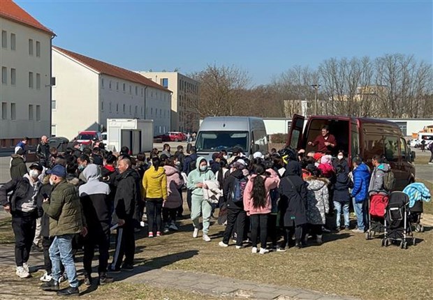 Embajada vietnamita en Alemania apoya a connacionales evacuados de Ucrania hinh anh 1