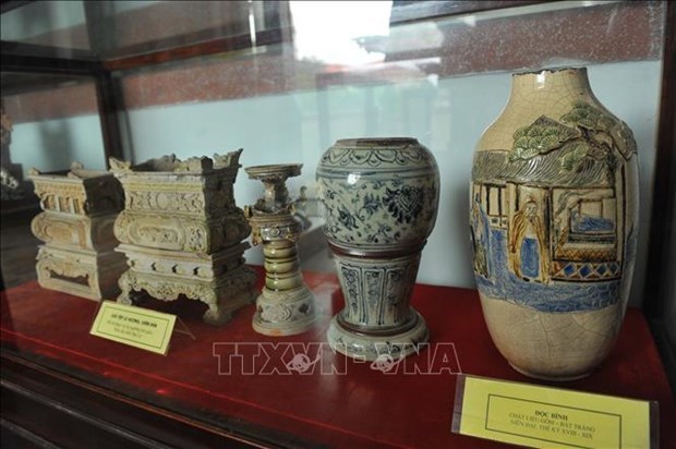 Exponen valiosos objetos de antiguedades en provincia vietnamita de Ninh Binh hinh anh 1