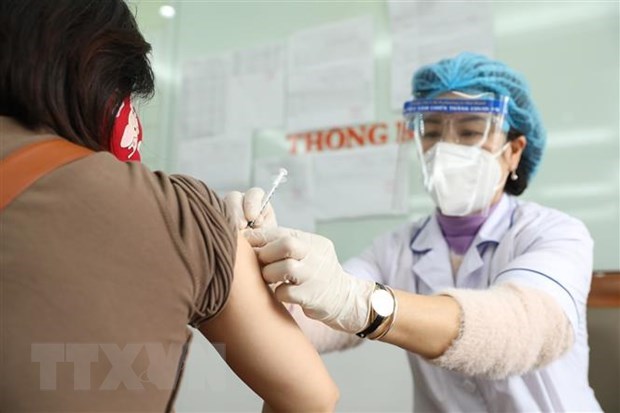 Disminuye numero de nuevos casos de COVID-19 en Vietnam hinh anh 1