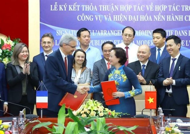 Vietnam y Francia dinamizan cooperacion en campo administrativo hinh anh 1