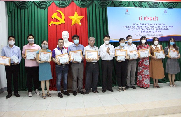Fortalecen proteccion de derechos de ninos y jovenes LGBT en Vietnam hinh anh 1