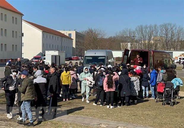 Vietnamitas en Republica Checa amplian apoyo a connacionales evacuados de Ucrania hinh anh 1