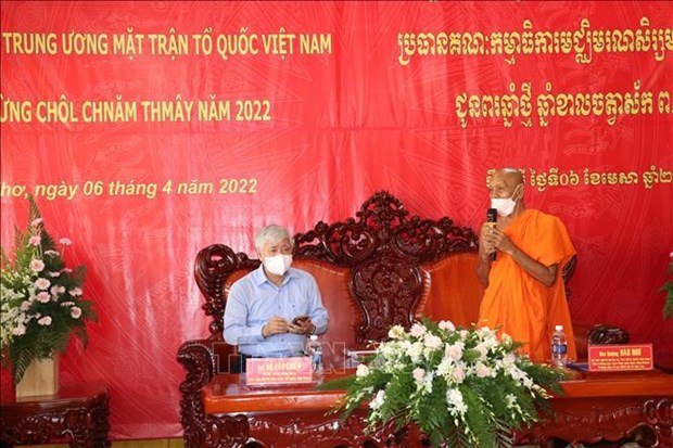 Dirigente vietnamita felicita a comunidad Khmer por fiesta tradicional de Ano Nuevo hinh anh 1