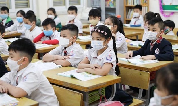 Estudiantes de primero a sexto grado en Hanoi retornaron a escuelas hinh anh 1