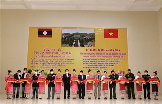 Periodico laosiano destaca solidaridad especial Laos-Vietnam hinh anh 1