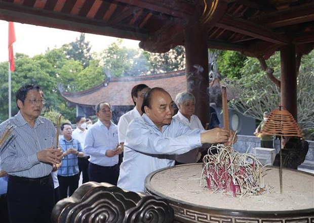 Presidente de Vietnam rinde homenaje a legendarios ancestros de la nacion hinh anh 1