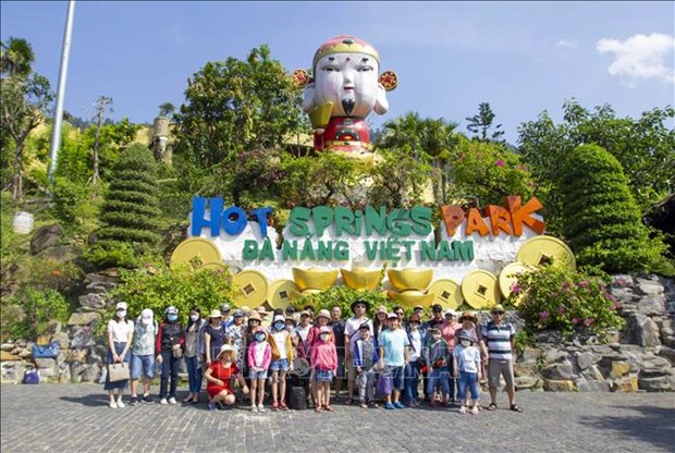 Ciudad vietnamita de Da Nang atiende a casi 78 mil visitantes en tres dias feriados hinh anh 1