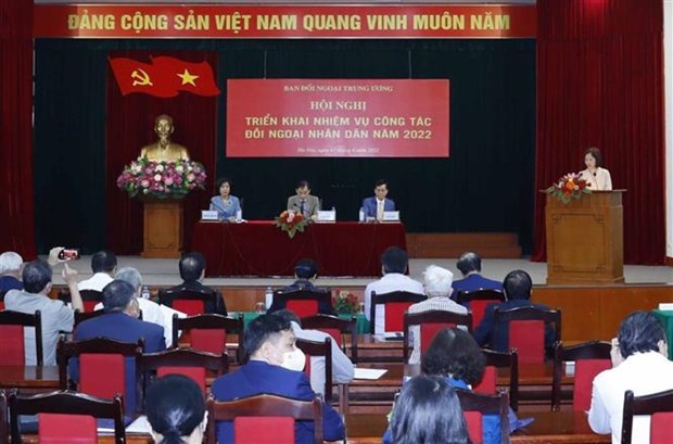 Debaten orientaciones para diplomacia popular de Vietnam en 2022 hinh anh 1