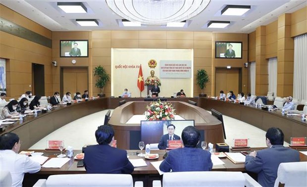 Exige presidente del Parlamento vietnamita adoptar con cautela resoluciones sobre la tierra hinh anh 1