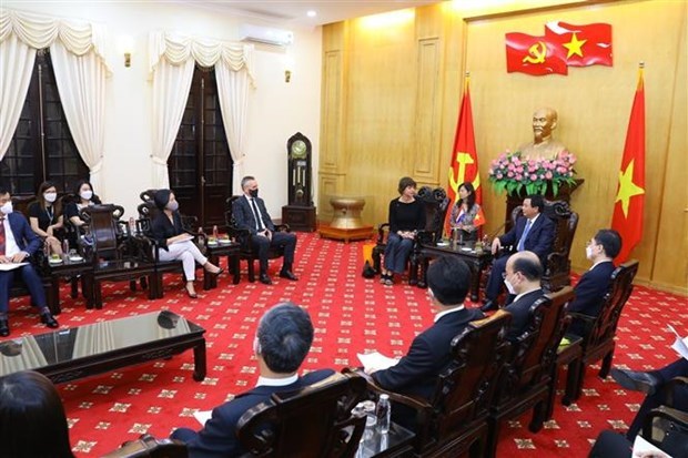 Academia de politica de Vietnam promueve lazos con socios de Paises Bajos y Mozambique hinh anh 1