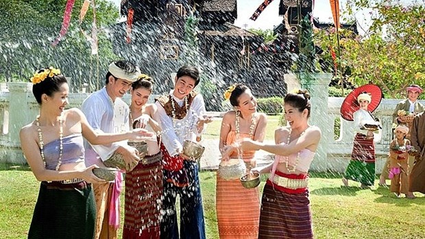 Felicitan dirigentes vietnamitas a Laos y Camboya por sus fiestas del Ano Nuevo hinh anh 1