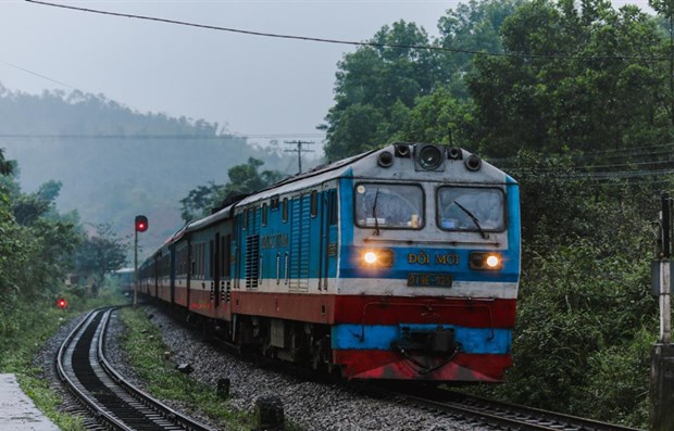 Reanudaran servicios de trenes entre Hanoi y Lao Cai tras suspension a causa de COVID-19 hinh anh 1