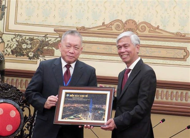 Dirigente de Ciudad Ho Chi Minh recibe a director del Instituto de Competitividad de Asia hinh anh 1