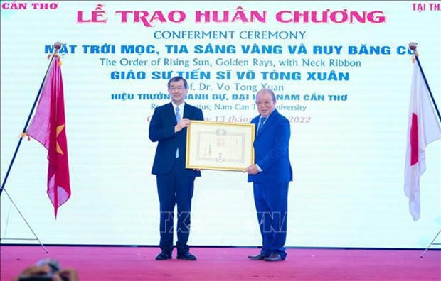 Japon entrega Orden del Sol Naciente a profesor vietnamita hinh anh 1