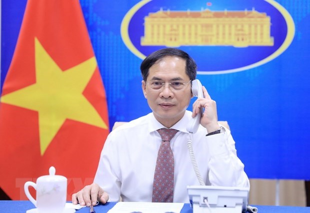 Canciller vietnamita sostiene conversacion telefonica con su homologo bielorruso hinh anh 1