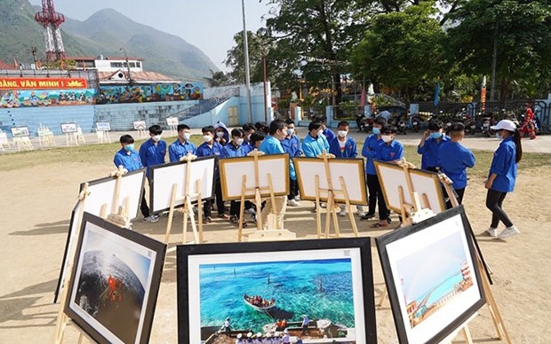 Organizan exposicion fotografica sobre soberania maritima e islena de Vietnam hinh anh 1