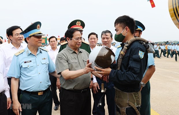Primer ministro visita establecimientos economicos y sociales en Ninh Thuan hinh anh 1