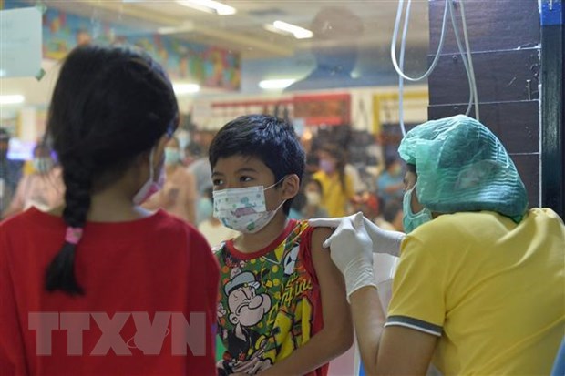 Vacunacion de refuerzo para adolescentes de 12 a 17 anos en Tailandia hinh anh 1