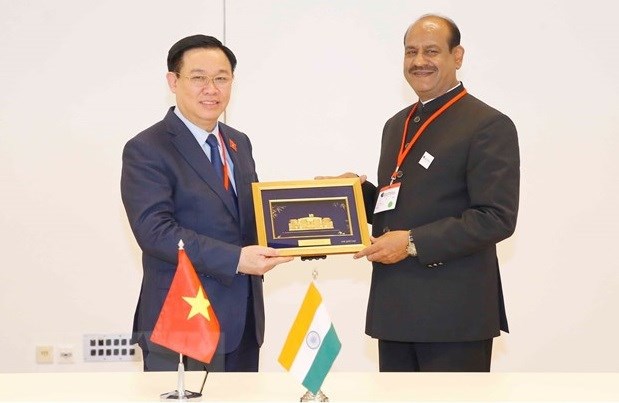 Visita del titular de la Camara Baja india a Vietnam contribuira a fortalecer mas los lazos bilaterales hinh anh 1