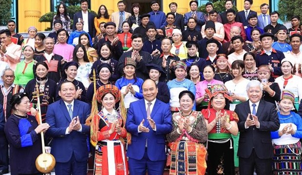Presidente vietnamita resalta papel de personas prestigiosas de etnias minoritarias hinh anh 2
