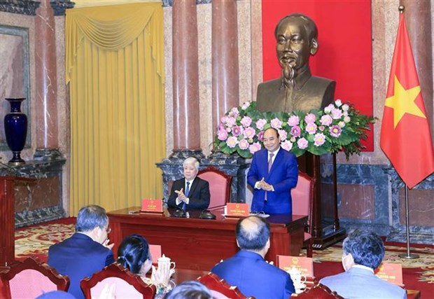 Presidente vietnamita resalta papel de personas prestigiosas de etnias minoritarias hinh anh 1